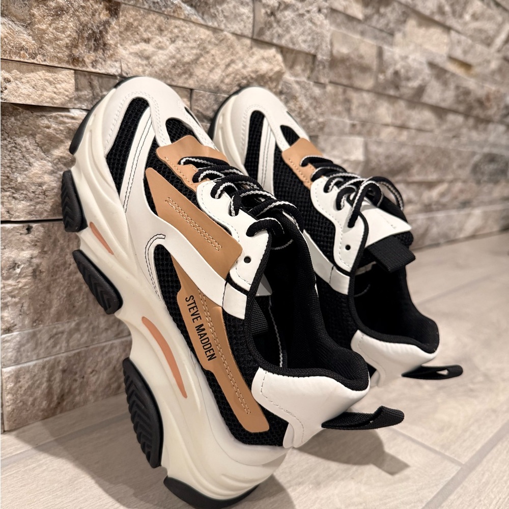 Steve Madden Women's Chunky Trainer in Black, White & Tan
